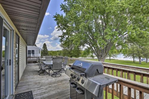 Cumberland Retreat with Lakefront Yard and Dock