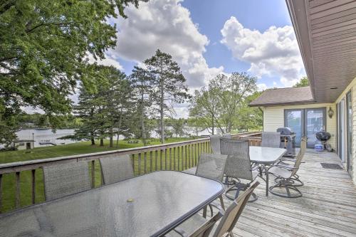 Cumberland Retreat with Lakefront Yard and Dock