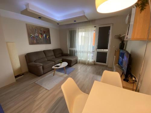 Modern & Central 1BR Apartment with lovely terrace