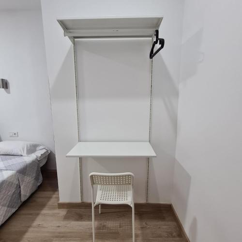 Hostal Vara Madrid Room Type - Twin Room
