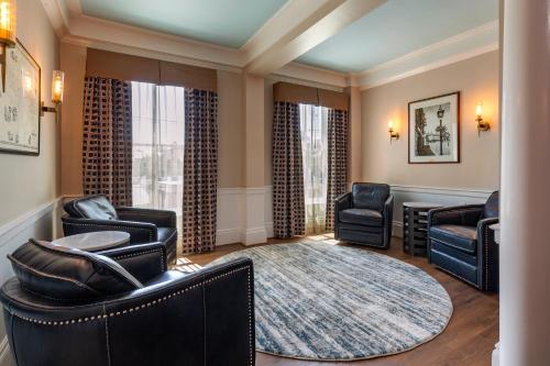 367798416 Essex Street Inn & Suites, Ascend Hotel Collection