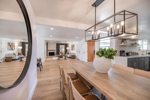@ Marbella Lane - Modern and Luxurious Design Home photo 3