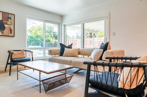 @ Marbella Lane - Modern and Luxurious Design Home photo 2