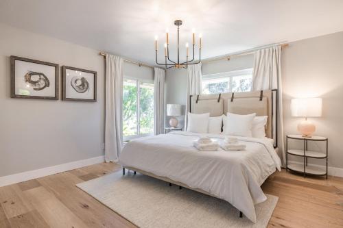 @ Marbella Lane - Modern and Luxurious Design Home photo 4