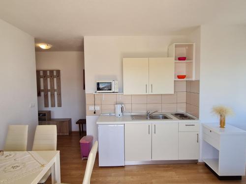 Apartments Zakarija in ซูโบวิซี