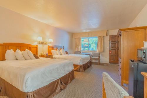 2 queen beds