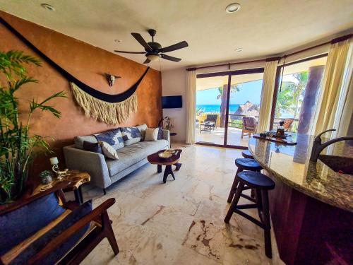 Stylish Oceanfront Condo With Pool, Mahahual