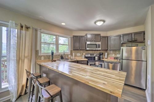 Banner Elk Condo about 4 Mi to Sugar Mountain Resort! in Banner Elk