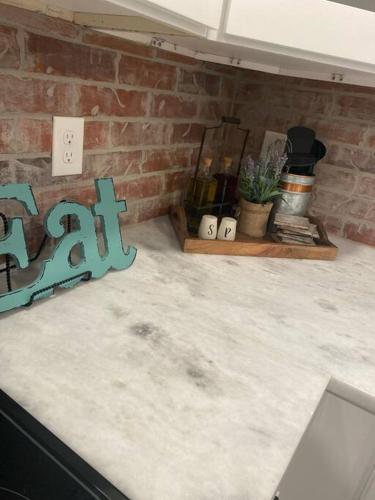 Cozy 2-bedroom Farmhouse with parking on premise in Smyrna (GA)