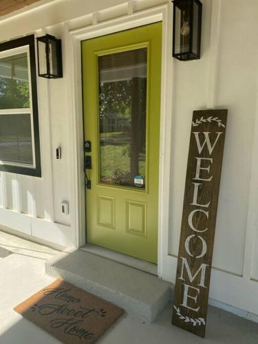 Cozy 2-bedroom Farmhouse with parking on premise in Smyrna