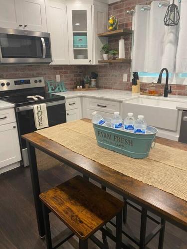 Cozy 2-bedroom Farmhouse with parking on premise in Smyrna (GA)