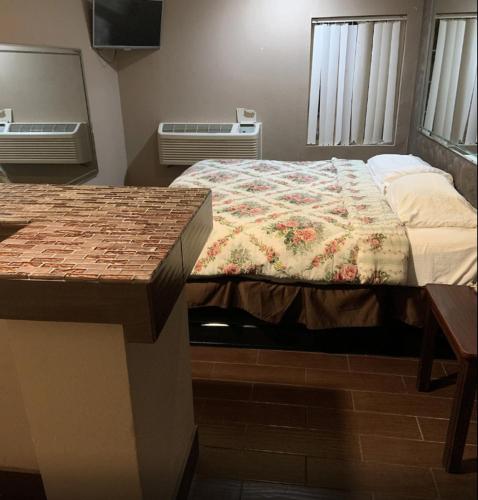 Royal Relax Inn in Fairmont City