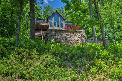 Lavish Wintergreen Home with Hot Tub by Skiing! - image 14