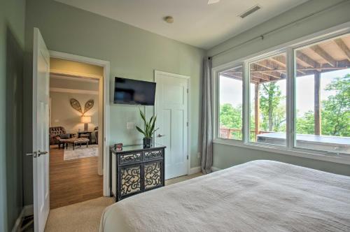 Lavish Wintergreen Home with Hot Tub by Skiing! - image 6