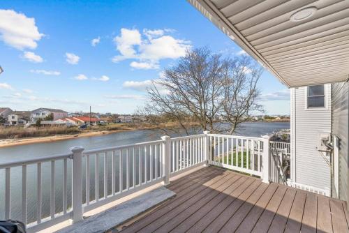 Brand New Fully Renovated Waterfront Property with Outdoor Bar & Firepit