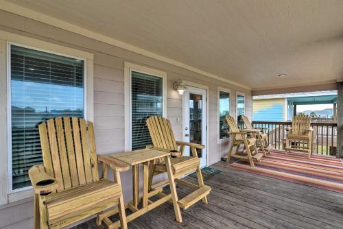 Private Beach Access: Coastal Freeport Home! in San Luis Island (TX)
