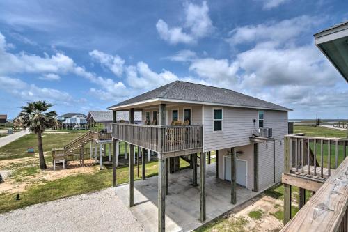 Private Beach Access: Coastal Freeport Home! in San Luis Island (TX)
