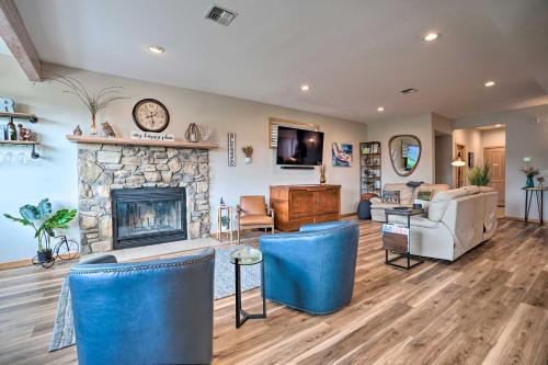 Lake Chelan Home in Private Community w/ Lake View in Mensona (WA)