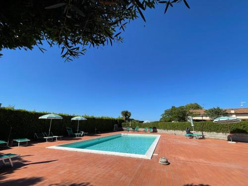 Small cottage with aircon, private terrace and garden - 2000m from the beach by ToscanaTour