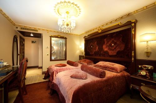 Ottomans Life Hotel Boutique Ottomans Life Hotel is perfectly located for both business and leisure guests in Istanbul. Featuring a satisfying list of amenities, guests will find their stay at the property a comfortable one. To b