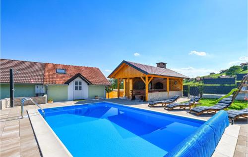 Amazing home in Vrhi Pregradski with 2 Bedrooms, WiFi and Heated swimming pool - Pregrada