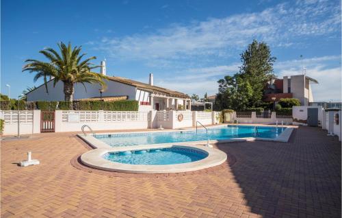2 Bedroom Beach Front Home In Sagunto - Almarda