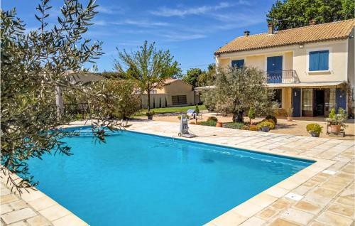 Stunning home in Carpentras with Outdoor swimming pool, WiFi and 4 Bedrooms gîte à louer Serres