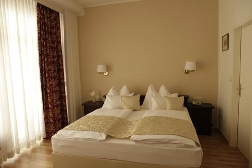 Double Room image 5