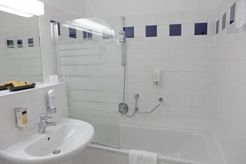 Double Room image 2