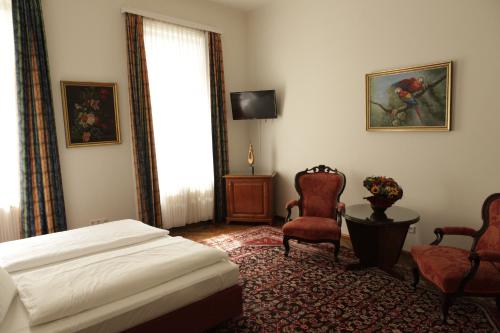 Double Room image 6
