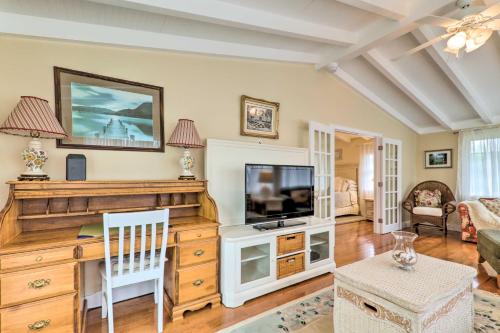 Charming Hyannis Cottage 1 Mi to Beach! in Hyannis, USA