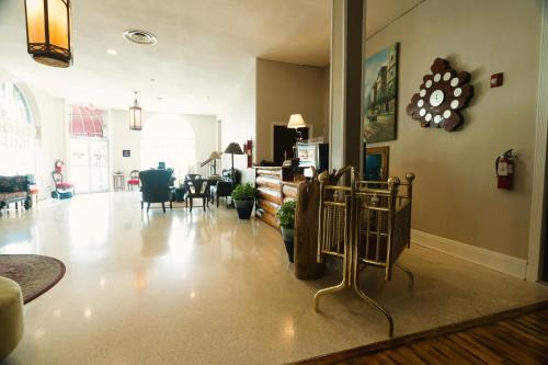 Lobby, Oak Tree Hotel in Arcadia