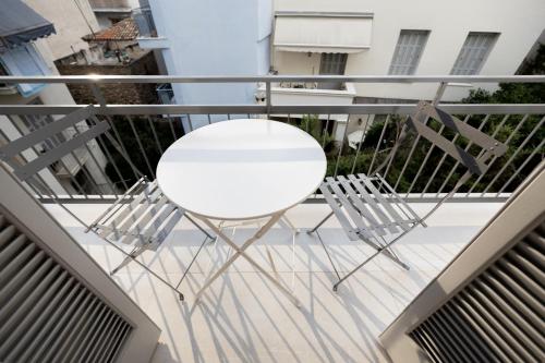 One-Bedroom Apartment image 6
