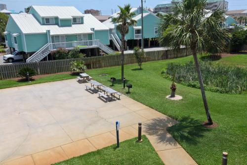 Surfside Resort - image 11