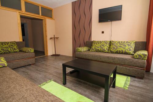 Apartment (6 Adults)