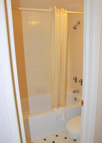 Baymont by Wyndham Tulsa Broken Arrow - image 5
