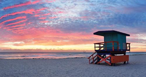 Diane Oceanfront Suites - image 4