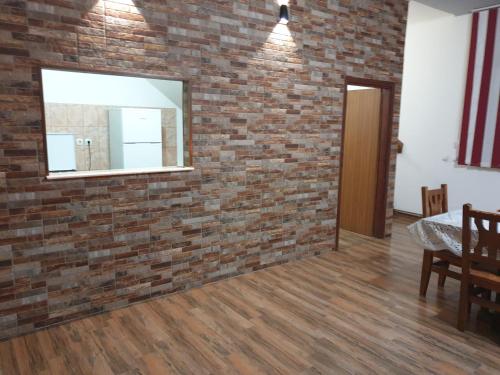 Casa Alin Poiana Mărului (Casa Alin Poiana Marului) in Turnu Ruieni
