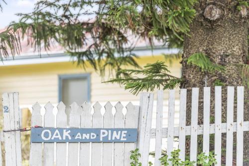 Oak And Pine Great Ocean Road - Apollo Bay