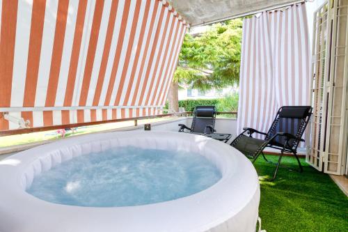 Wolf House - Peschiera Holiday - Jacuzzi Privata, Verona