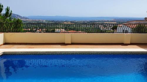Casa con piscina y increíbles vistas del mar gîte à louer la Selva de Mar