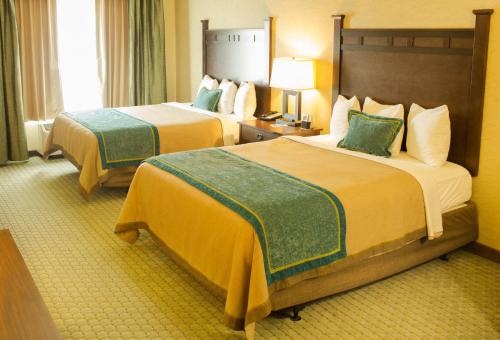 2 queen beds