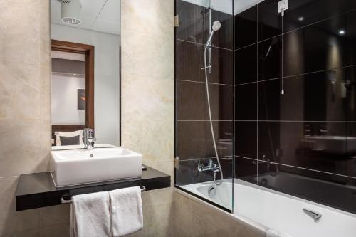 room detail thumbnail 2
