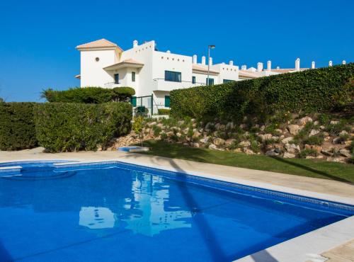  Family Apartment - Pool and Garden & Playground & Beach & Albufeira, Unterkunft in Albufeira