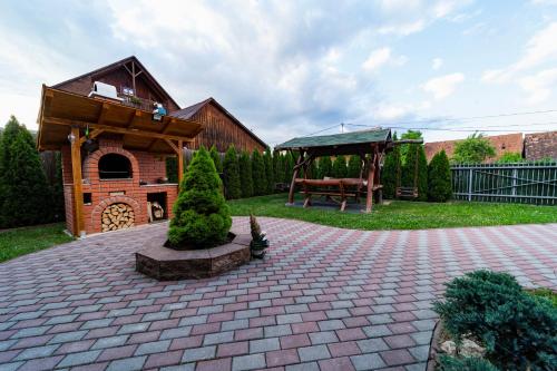 Fanni Kulcsosházak (Fanni Kulcsoshazak) in Zetelaka