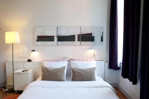 B&B Lodging At 8 - Tap to explore photos