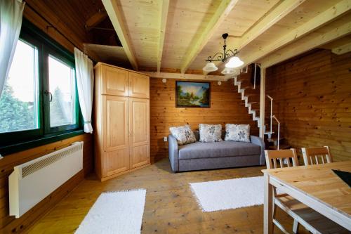 Fanni Kulcsosházak (Fanni Kulcsoshazak) in Zetelaka