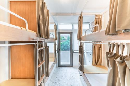 Shared room, mixed dormitory, 6 guests