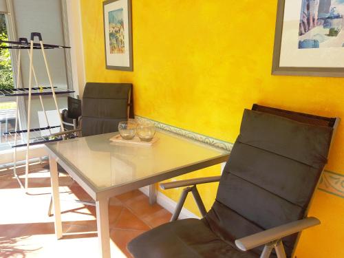 المرافق, Fewo 7 im Fischerhaus Wintergarten und Terrasse mit Strandkorb in Altensien