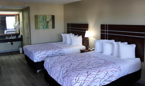 Rancho San Diego Inn & Suites